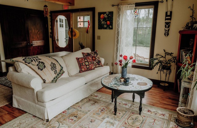 Tranquil garden retreat located on 15private acres