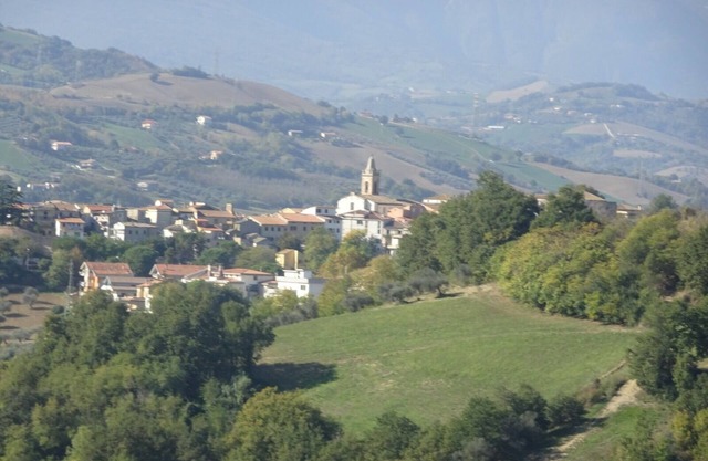 Escapada tranquila - encantadora ciudad de Castilenti en la provincia de Abruzos de Italia.