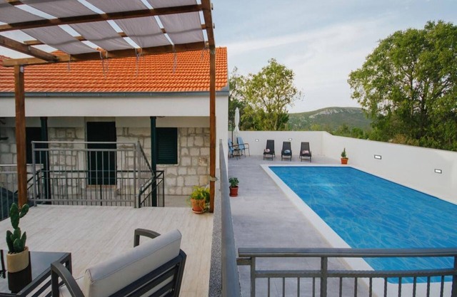 Tranquil Getaway Villa Prapatnica with Pool and Garden - Three Bedroom Villa with Pool