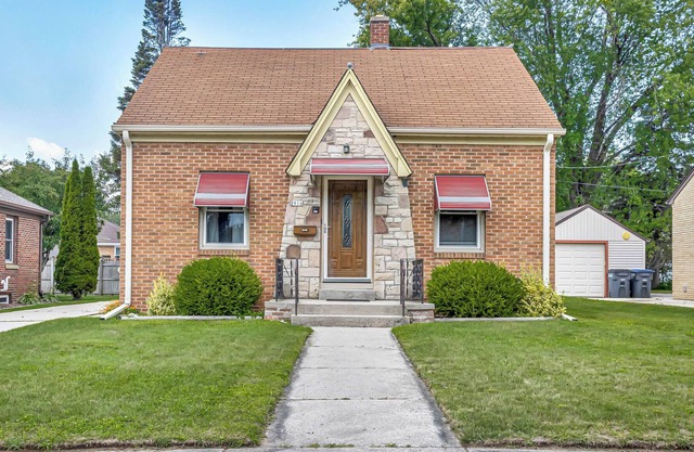 Tranquil Haven Retreat: Serenity Cape Cottage in Sheboygan!