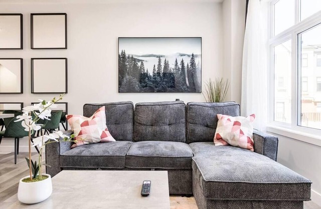 Tranquil Home in Upscale Aspen Woods, Close to Downtown Calgary.