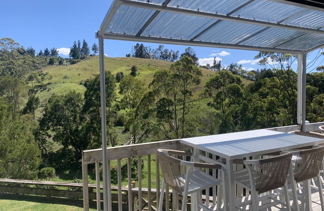 Tranquil House and Cabin rural setting minutes from city - Sea View