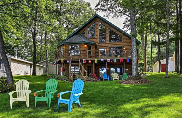 Tranquil Lakefront Log Home with Fireplace, Private Dock and Hot Tub!