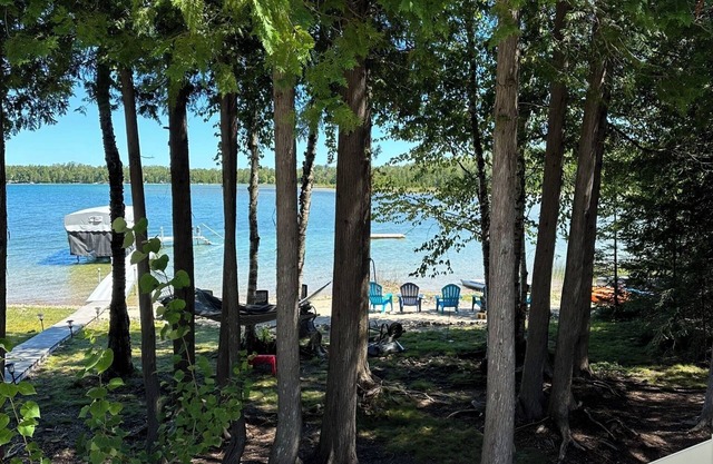 Tranquil Lake Esau Cottage, área del puerto de Presque Isle. Comunidad privada