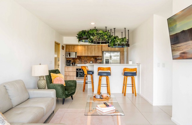 Tranquil lakefront apartment with stunning views & pool access