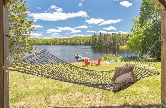 Tranquil lakefront cottage near Huntsville and Algonquin Park