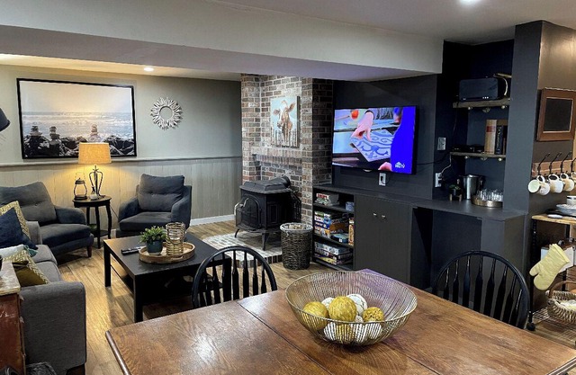 Tranquil Lakeside Retreat central to Halifax, Annapolis Valley and Ski Martock