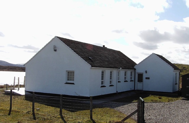 Tranquil Loch side cottage in the Hebrides