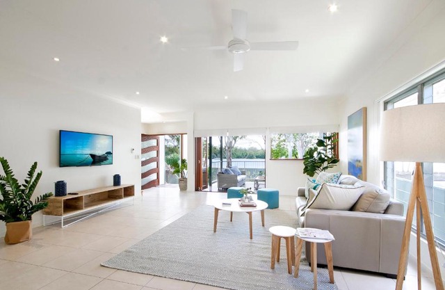 Tranquil & Modern Riverside Getaway