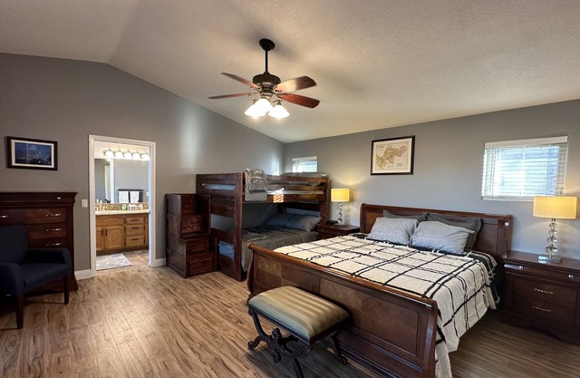Tranquil mountain escape near Silverwood Lake! Pet-Friendly