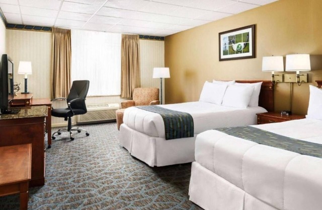 Tranquil Oasis: Lakeview Golf Resort Studio w Pool