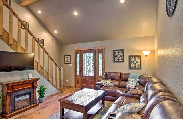 Tranquil Palo Pinto Home w/ Deck + Boat Dock!