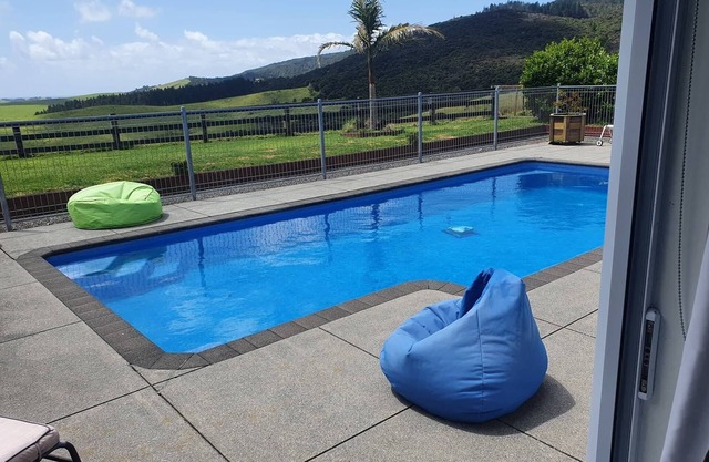 Tranquil & private house, outdoor pool, rural setting close to beaches & hikes