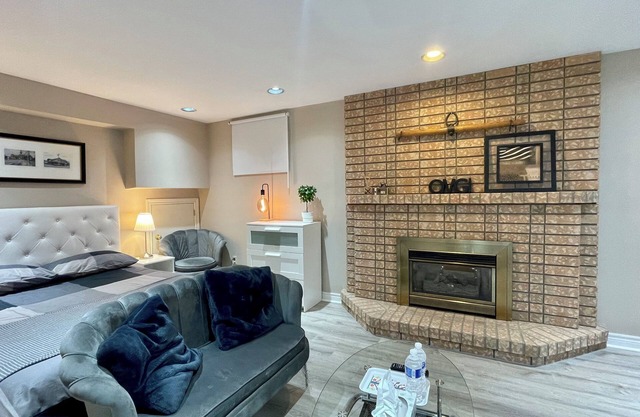 Retiro Tranquilo: ¡Un Acogedor Espacio Independiente Te Espera en North York!