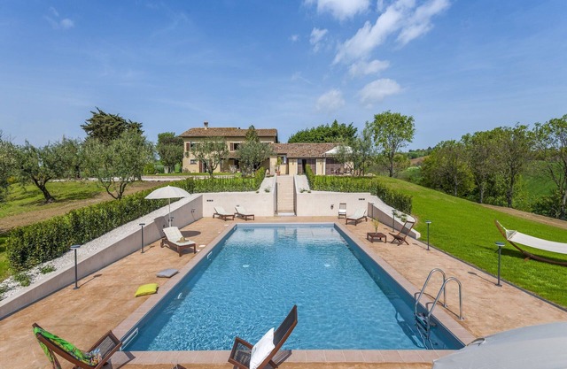 Casa de Vacaciones en San Costanzo con Piscina