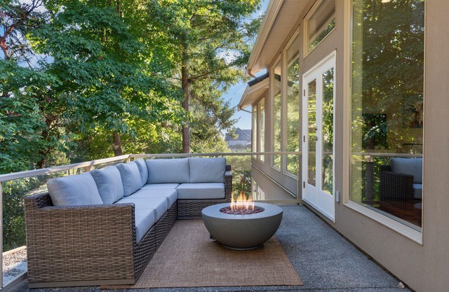 Tranquil retreat nestled on the Fairwinds Golf Course in Nanoose Bay.
