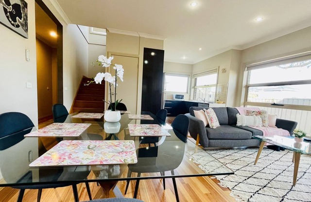 "tranquil Retreat Near Airport: A Spacious 3-bedroom Haven"