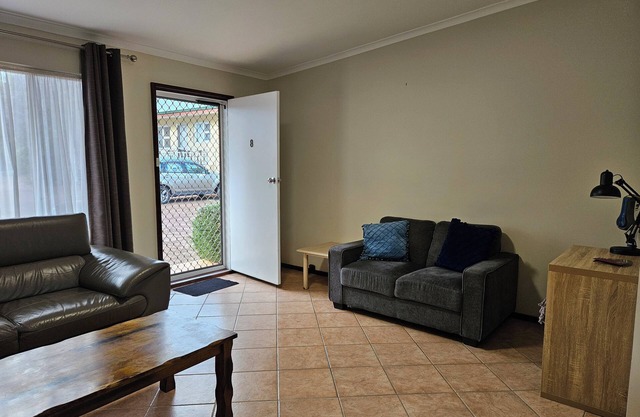 Tranquil retreat on Middleton Road, mid-way between the city and the sea!