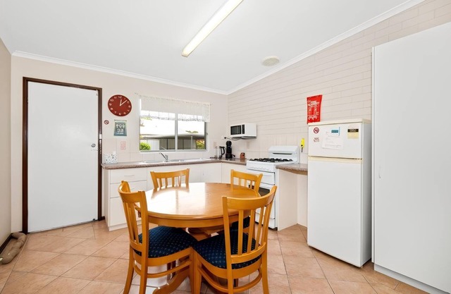 Tranquil retreat on Middleton Road, mid-way between the city and the sea!