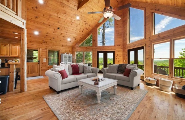 Tranquil Ridge- View, pet friendly, hot tub, sauna
