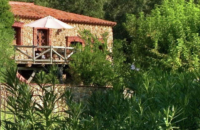 Casa de piedra junto al río Zoya