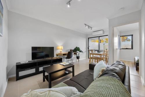 Tranquil Rockingham Base for Corporate Guests