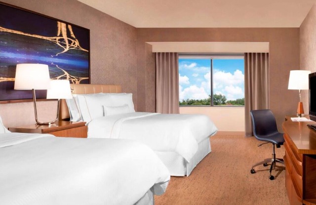 Tranquil Room with City View Near Dallas Museums and Galleria Shopping