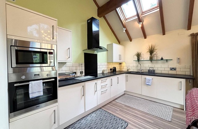 Tranquil Shrewsbury Cottage