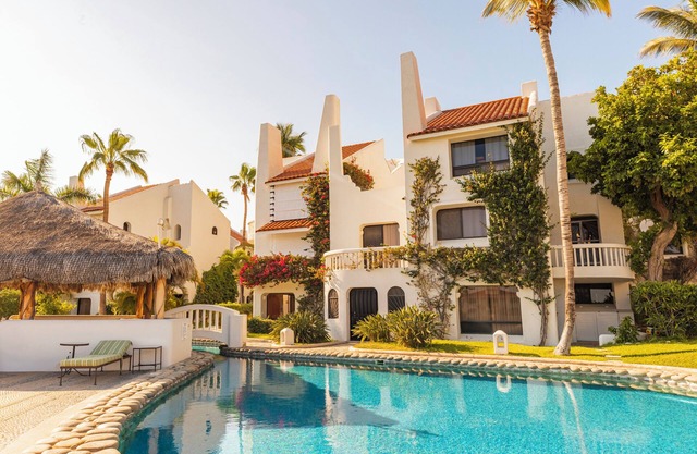 Tranquil & spacious Baja gem in hotel zone. Convenient location/1 kg, 2 qn beds