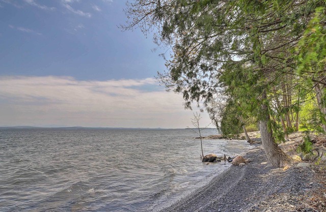 ¡Estudio tranquilo con playa privada en el lago Champlain!