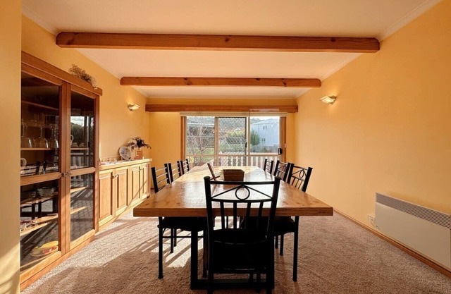 Tranquil Sunlit Retreat close to CBD and Airport