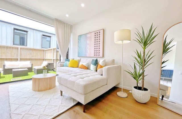 Tranquil Townhouse 2BR & 1 Study with Free Parking