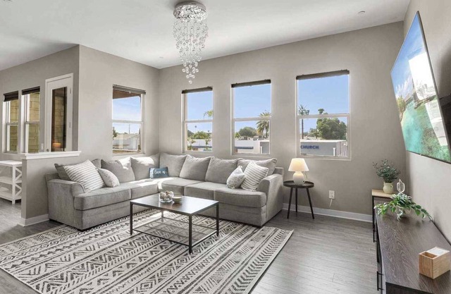 Tranquil Townhouse on Alondra Blvd