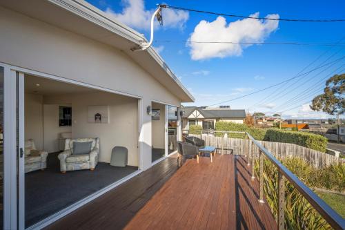 Tranquil Tranmere - City Views - Free Parking - Free Wifi