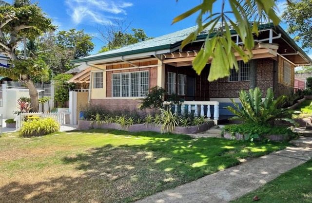 Tranquil Two-Bedroom Beach Front Cottage★★★