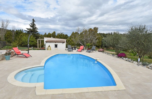 Villa en Lézignan con piscina privada