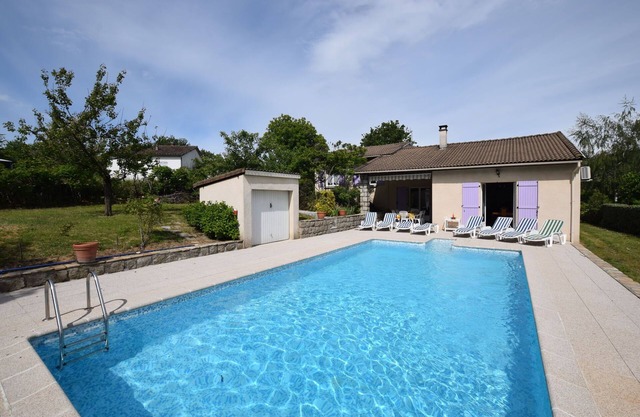 Casa de vacaciones en Sampzon con piscina
