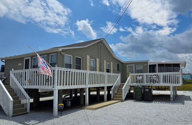 Tranquil Water View 3-bedroom, 1-bathroom house in Tuckerton Sleeps : 8