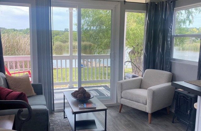 Tranquil Waterfront Casita