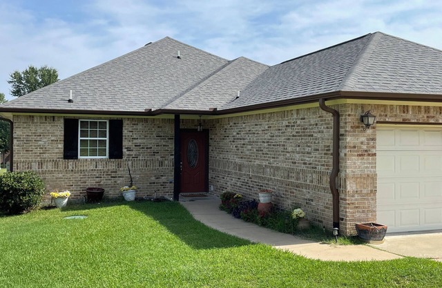 Tranquility Cove Lakehouse. Hot Tub! Family-Friendly, Newly Renovated