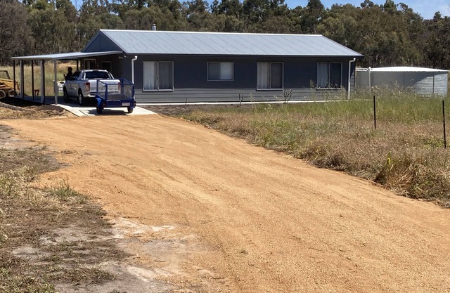 Tranquility on 10 acres with Hotham River on your doorstep.