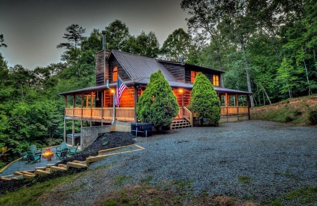 Tranquility Pond - Pet Friendly | Hot Tub | Sits on a Natural Pond | Pool Table | Fire Pit