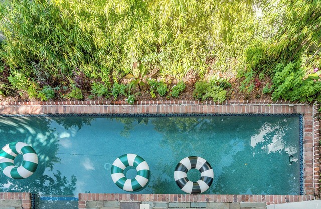Tranquility with Garden & Heated Pool near King Street