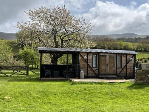 Transformed Railway Wagon- Sleeps2-Garden-Firepit