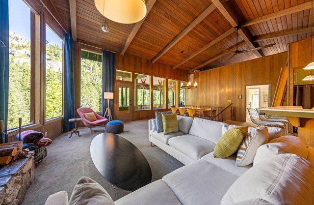 Trapper Cabin in Alpine Meadows w/ hot tub