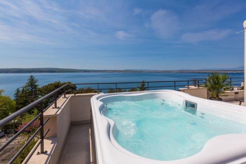 Traumhaftes Apartment nur 100 Meter zum Strand mit Sauna, Jacuzzi, Meerblick