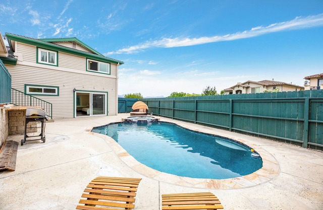 Traveler's Dream Sea Breeze Pool Villa next to Dana Point Harbor