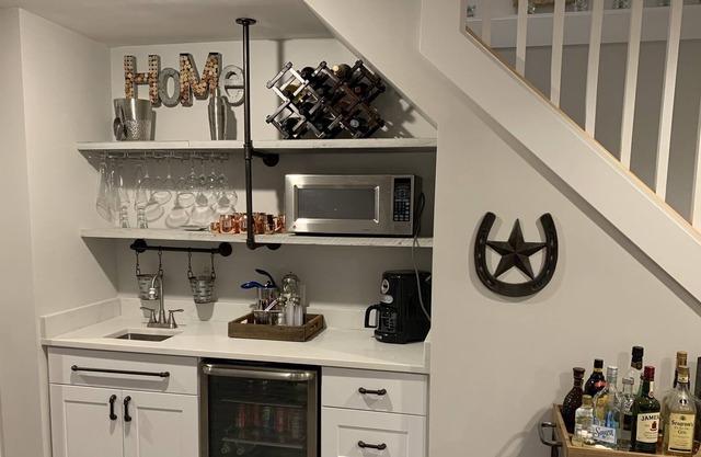 Traveling Nurses/Caddies/Corporate Room for rent in upscale neighborhood