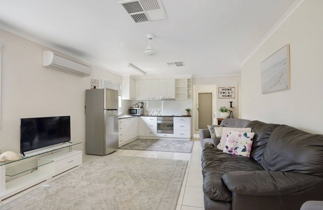 Traveller's Bliss - 2 Bed Self Contained Unit