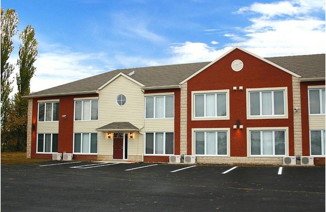Travelodge by Wyndham Drummondville